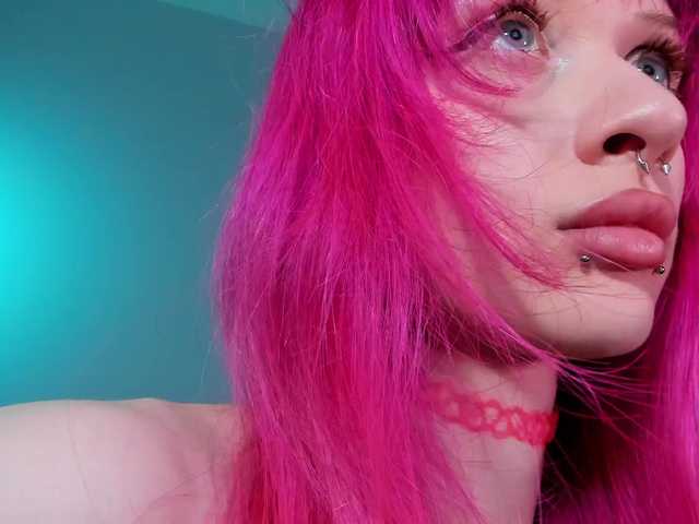 mnepohuyy live cam on BongaCams