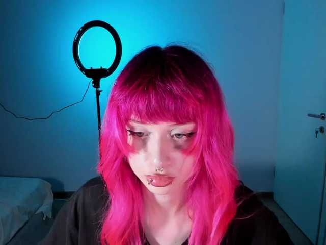 mnepohuyy live cam on BongaCams