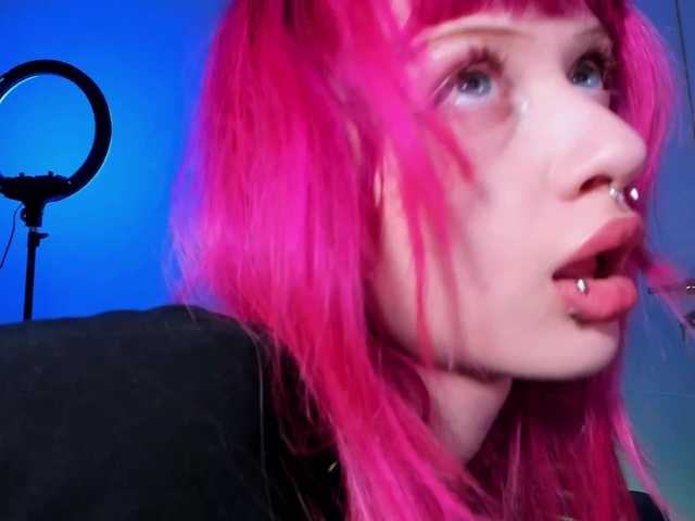 mnepohuyy live cam on BongaCams