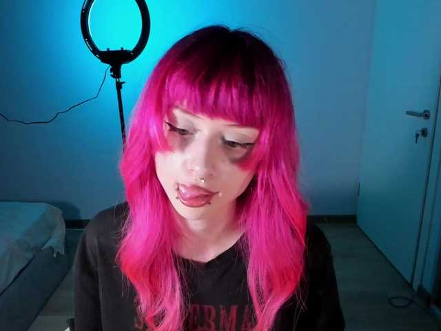 mnepohuyy live cam on BongaCams
