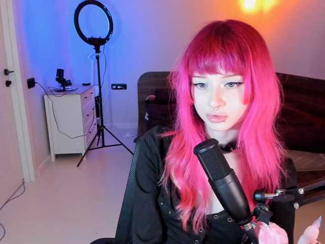 mnepohuyy, en directo ahora en BongaCams