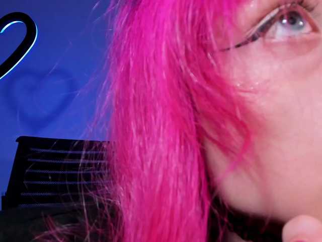 mnepohuyy live cam on BongaCams