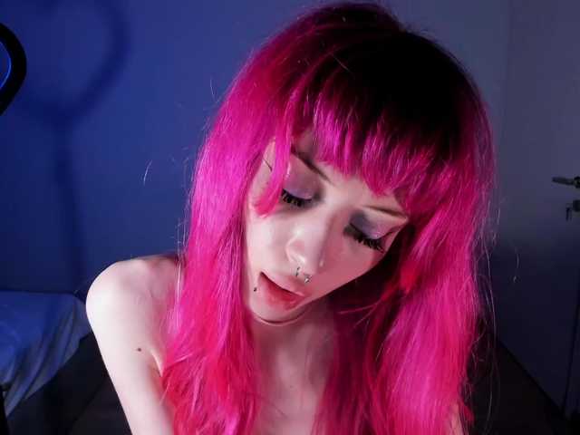 mnepohuyy live cam on BongaCams
