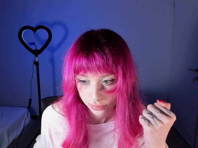 mnepohuyy live cam on BongaCams