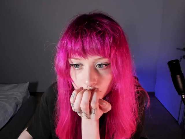 mnepohuyy live cam on BongaCams