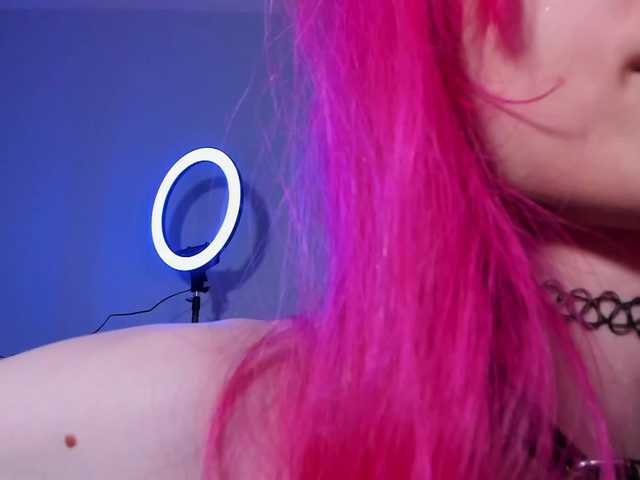 mnepohuyy live cam on BongaCams