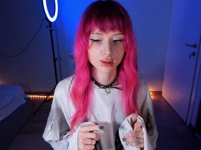 mnepohuyy live cam on BongaCams