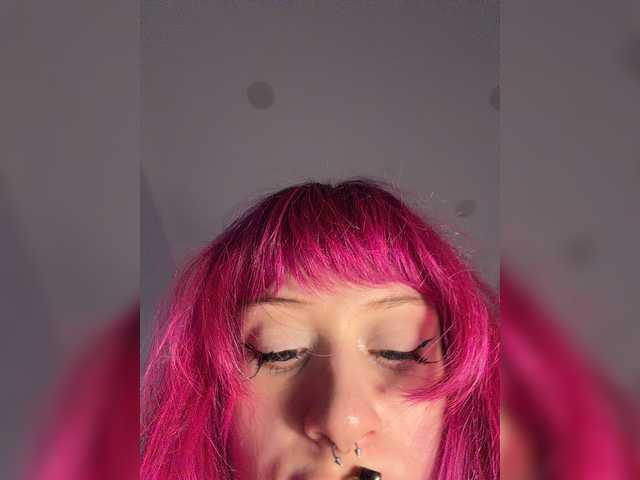 mnepohuyy live cam on BongaCams