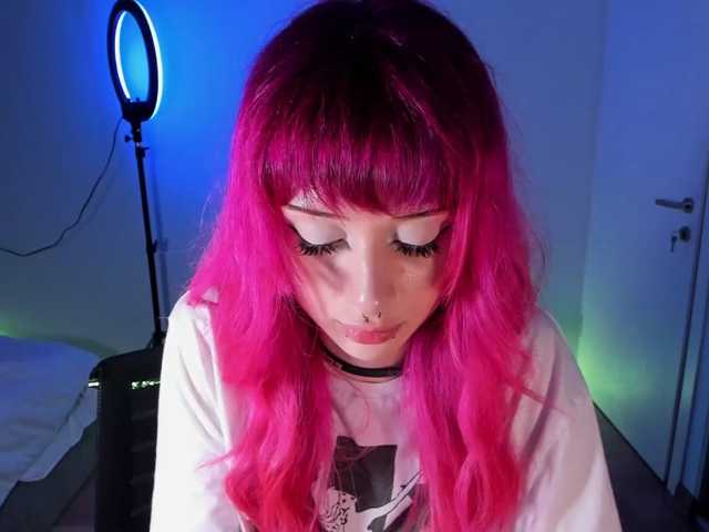 mnepohuyy live cam on BongaCams