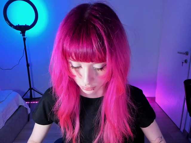 mnepohuyy live cam on BongaCams