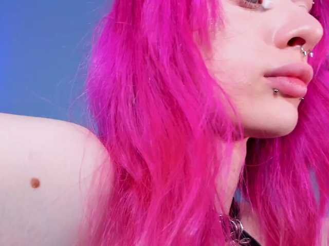 mnepohuyy live cam on BongaCams