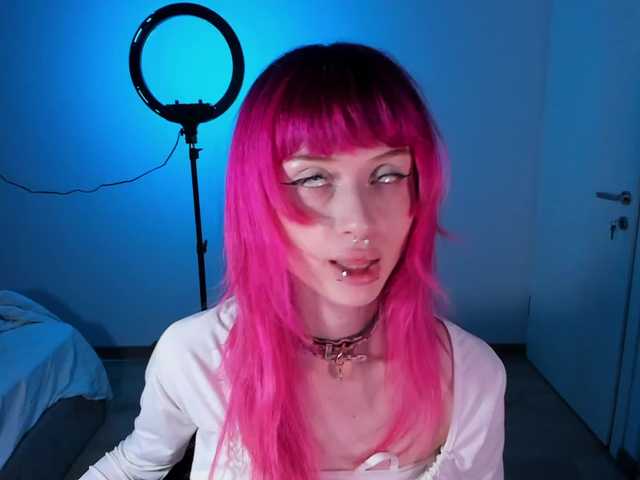 mnepohuyy live cam on BongaCams