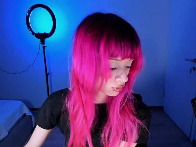 mnepohuyy live cam on BongaCams
