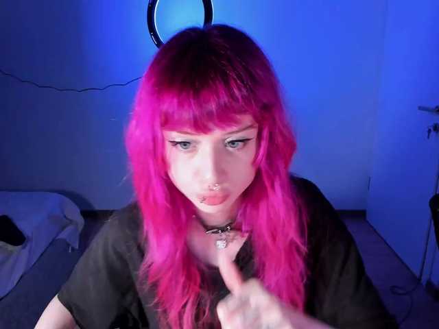 mnepohuyy live cam on BongaCams