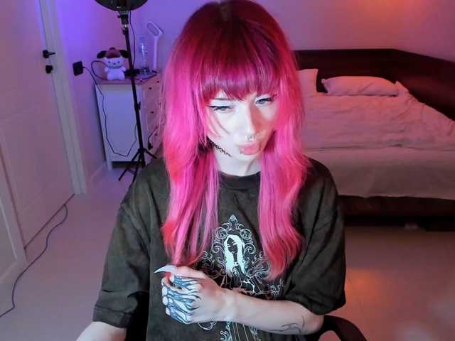 mnepohuyy live cam on BongaCams