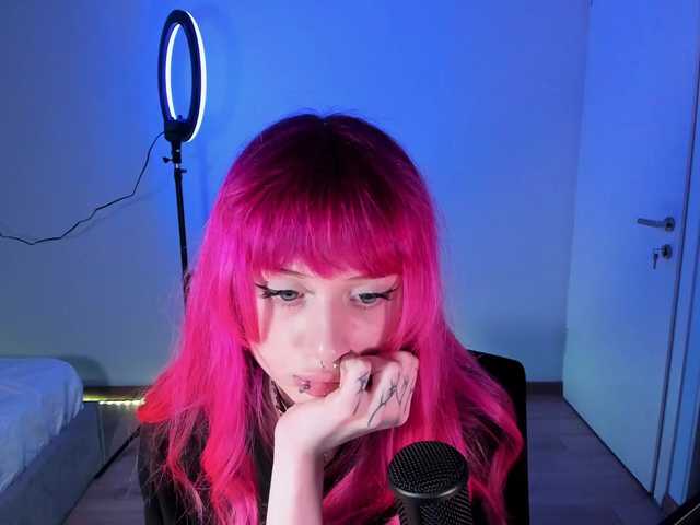 mnepohuyy live cam on BongaCams