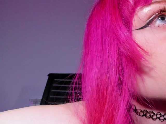 mnepohuyy live cam on BongaCams