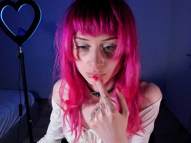 mnepohuyy live cam on BongaCams