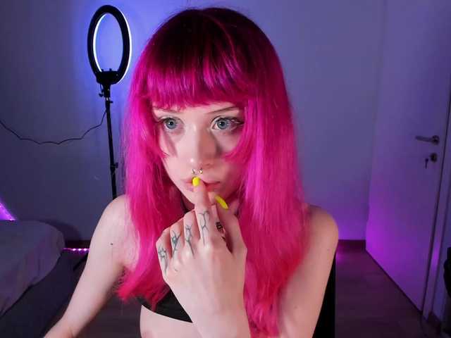 mnepohuyy live cam on BongaCams