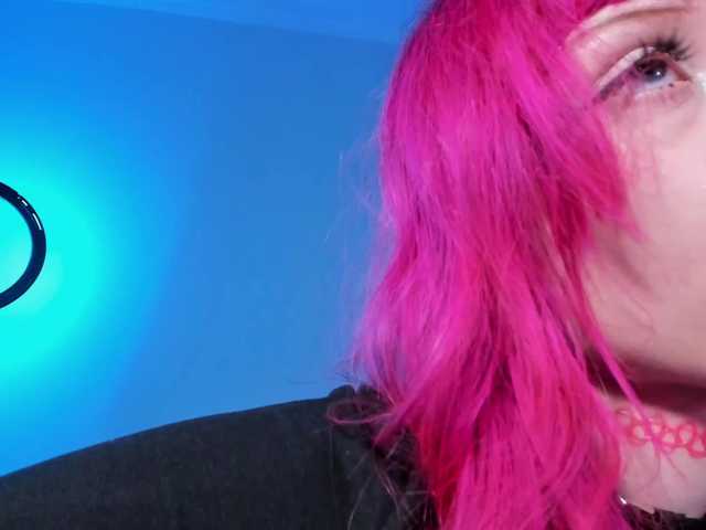 mnepohuyy live cam on BongaCams