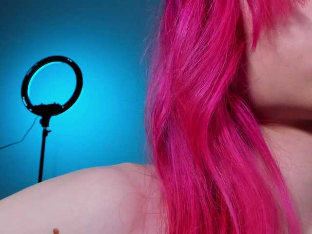 mnepohuyy live cam on BongaCams
