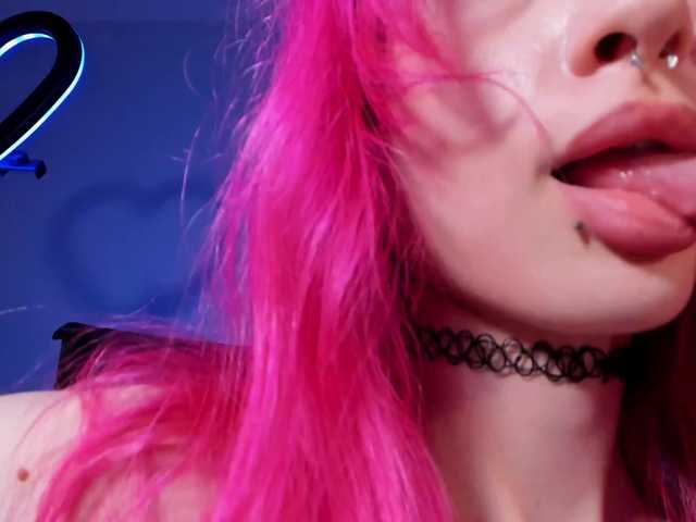 mnepohuyy live cam on BongaCams