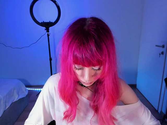 mnepohuyy live cam on BongaCams