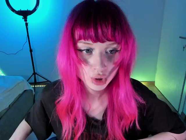 mnepohuyy live cam on BongaCams