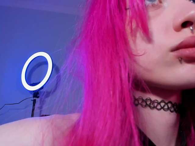 mnepohuyy live cam on BongaCams