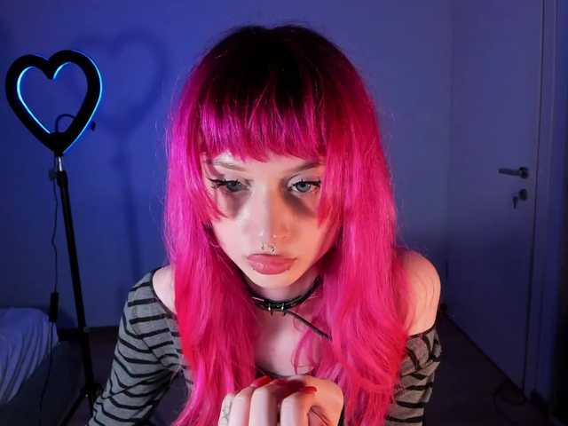 mnepohuyy live cam on BongaCams