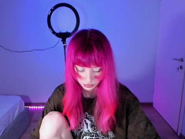 mnepohuyy live cam on BongaCams