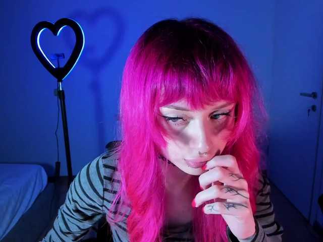 mnepohuyy live cam on BongaCams