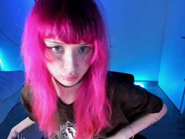 mnepohuyy live cam on BongaCams