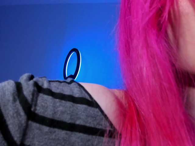 mnepohuyy live cam on BongaCams