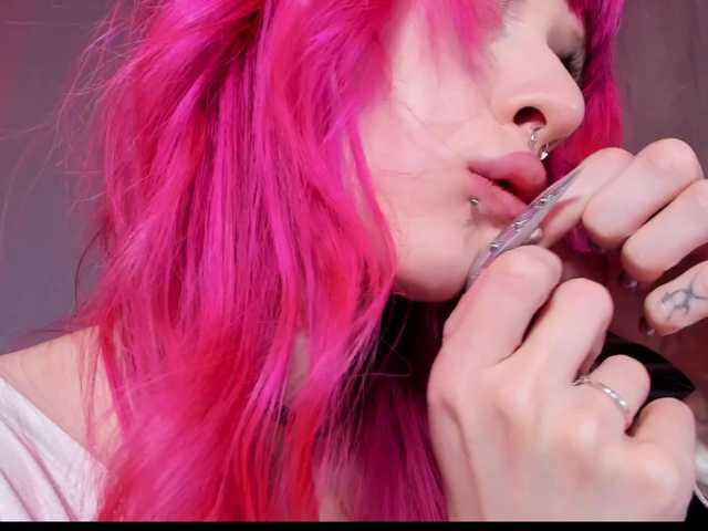 mnepohuyy live cam on BongaCams