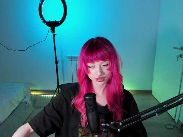 mnepohuyy live cam on BongaCams