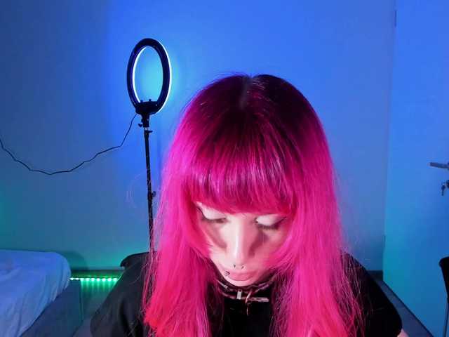 mnepohuyy live cam on BongaCams