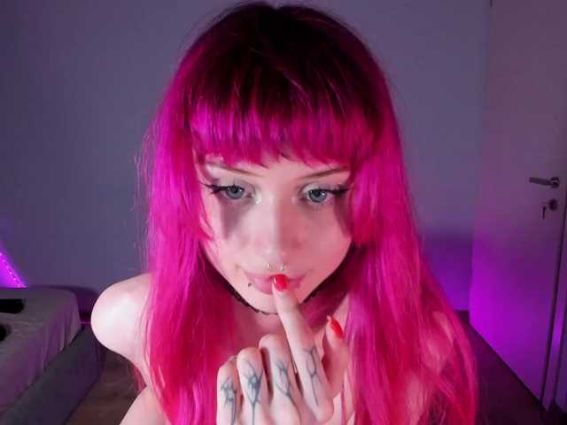 mnepohuyy live cam on BongaCams
