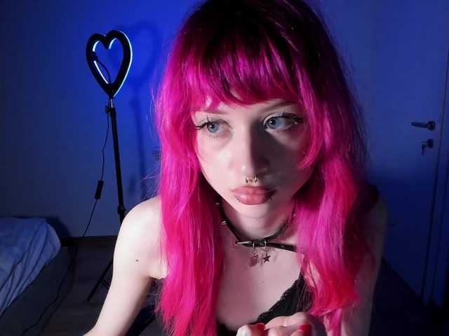mnepohuyy live cam on BongaCams