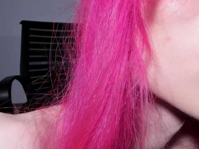 mnepohuyy live cam on BongaCams
