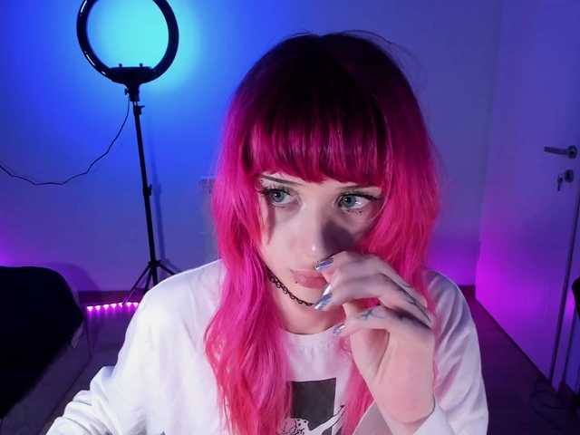 mnepohuyy live cam on BongaCams