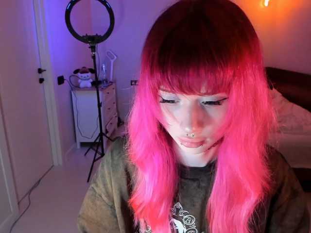 mnepohuyy live cam on BongaCams
