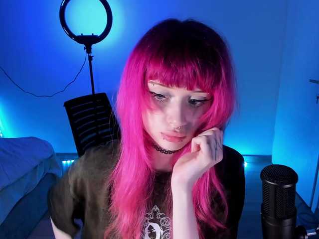 mnepohuyy live cam on BongaCams