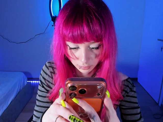 mnepohuyy live webcam show