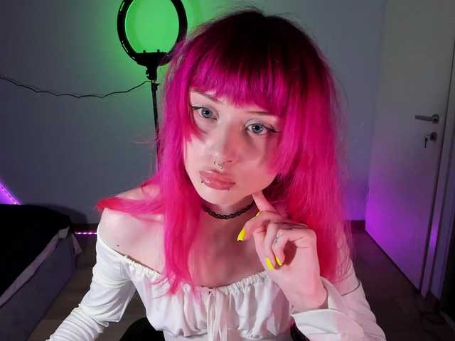 mnepohuyy live cam on BongaCams