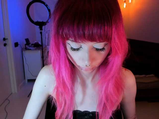 mnepohuyy live cam on BongaCams