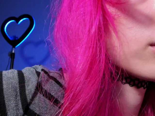 mnepohuyy live cam on BongaCams