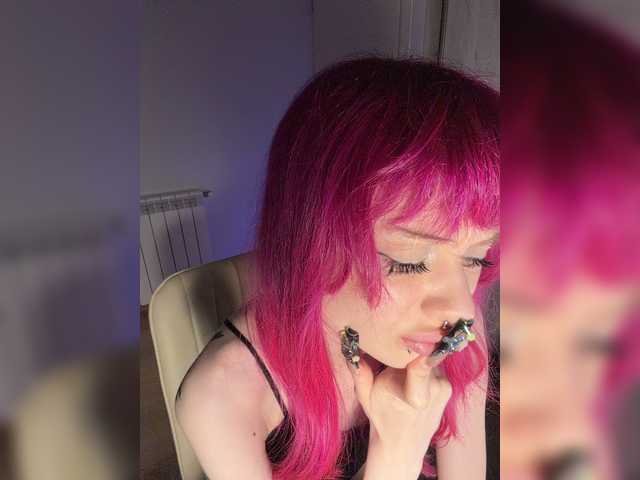 mnepohuyy live cam on BongaCams