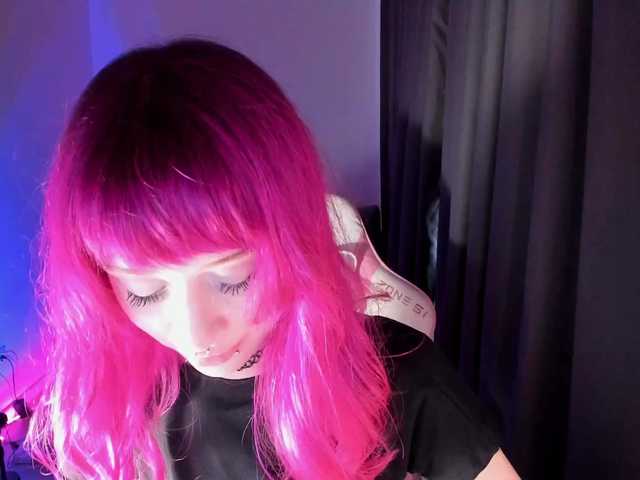 mnepohuyy live cam on BongaCams