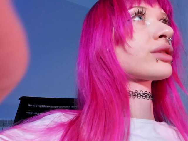 mnepohuyy live cam on BongaCams